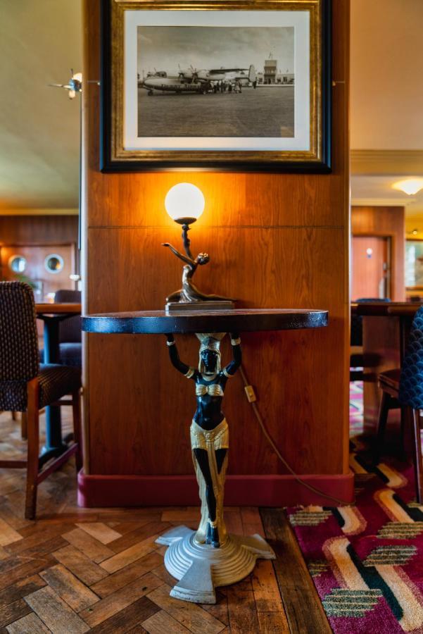 The Aviator Hotel Sywell Екстериор снимка