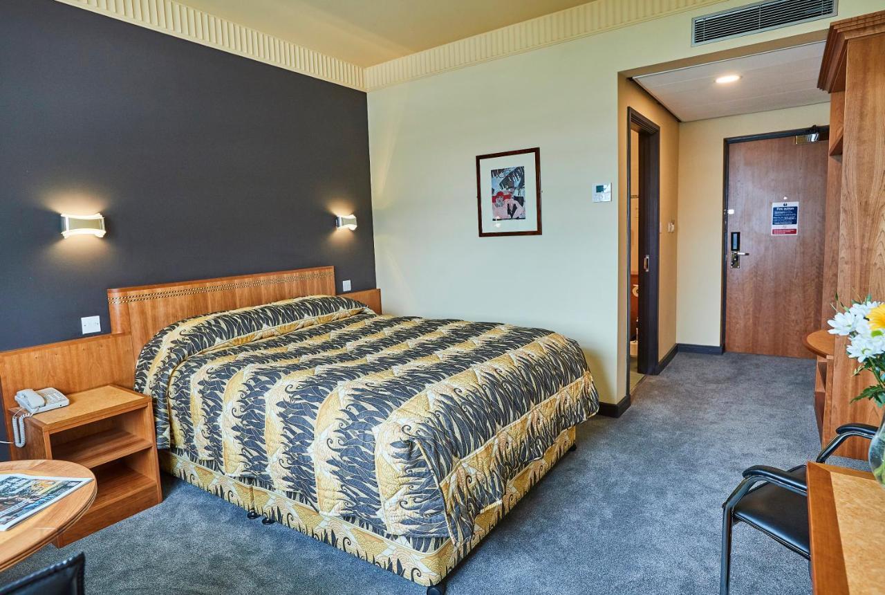The Aviator Hotel Sywell Екстериор снимка