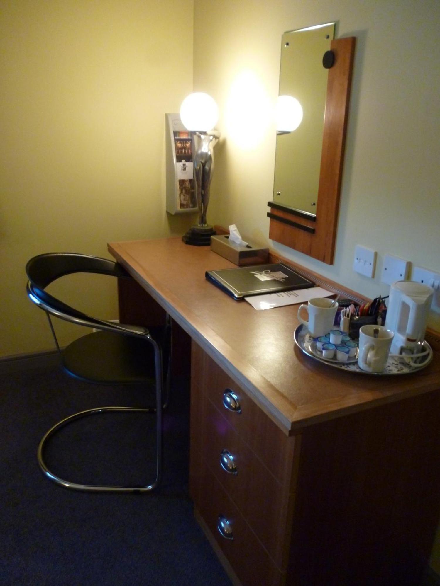 The Aviator Hotel Sywell Екстериор снимка